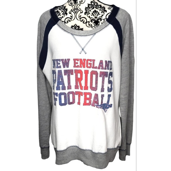 Majestic Tops - Majestic Fan Fashion New England Patriots Glitter Spellout Sweatshirt XL